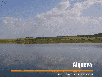 At Marina da Amieira you can rent a houseboat and enjoy the full length of the Alqueva lake experience
