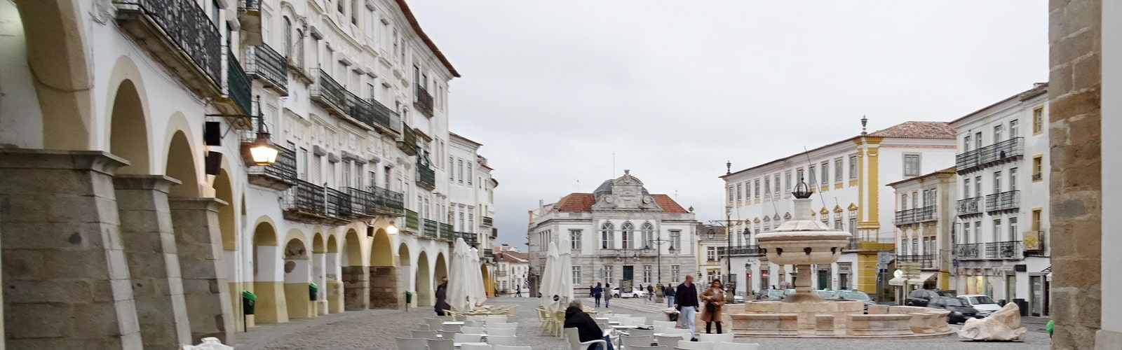 Giraldo Square in Évora, Portugal